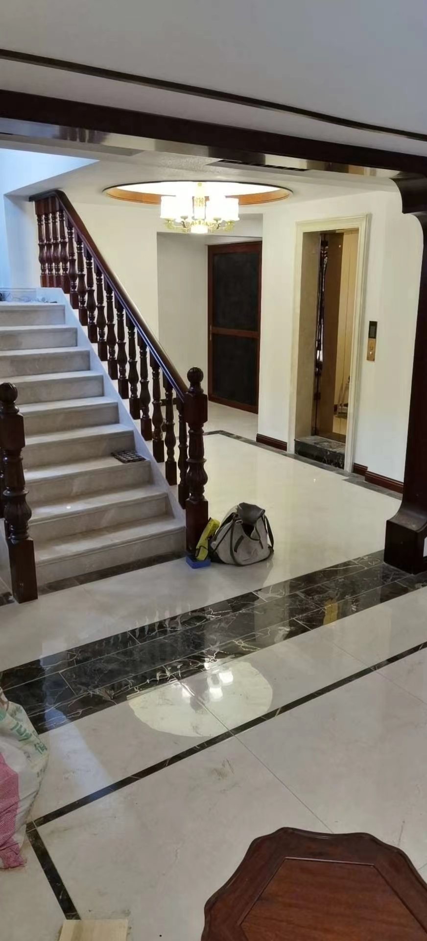 電梯怎么樣拆機房頂板呢
